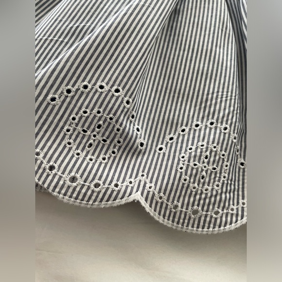 Baby Girl dress by Carter’s size is 24 months. Perfect for Spring! 💐 - Picture 8 of 13